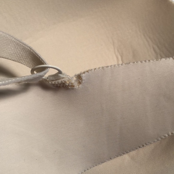 Victoria Secret under wire bra - Picture 3 of 10